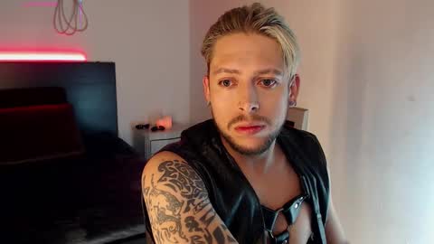 Snapshot of maaxxxrider chatting on November 1, 4:14 am YES MASTER online show from November 1, 4:14 am