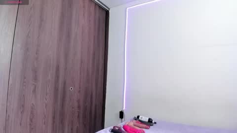 Sara online show from April 10, 2:22 pm