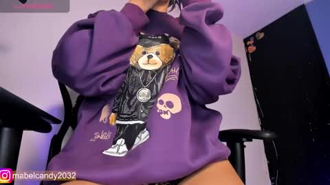 Snapshot of mabel_candy chatting on December 11, 4:09 pm Mabel Candy online show from December 11, 4:09 pm