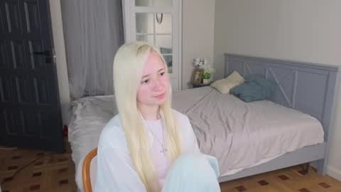 Snapshot of mabie_baby chatting on May 25, 6:03 pm Christina online show from May 25, 6:03 pm