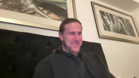 Snapshot of mac_drew chatting on March 8, 6:10 am mac_drew online show from March 8, 6:10 am