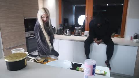 Snapshot of mac_troy chatting on October 9, 6:17 pm Mac Troy online show from October 9, 6:17 pm