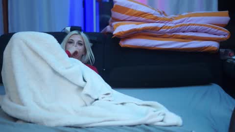 Snapshot of mac_troy chatting on October 12, 7:35 pm Mac Troy online show from October 12, 7:35 pm