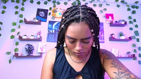 Snapshot of macey_hairy chatting on December 12, 6:53 pm Macey Elliot Modelo Independiente online show from December 12, 6:53 pm