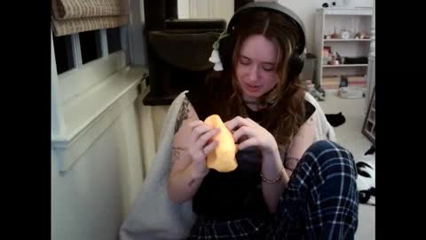 Snapshot of machaleur chatting on February 26, 6:23 am maia online show from February 26, 6:23 am