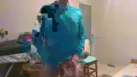Snapshot of machoalex chatting on May 13, 7:39 am MACHOLIVRE online show from May 13, 7:39 am