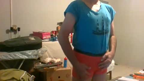 Snapshot of machoalex chatting on May 24, 6:40 am MACHOLIVRE online show from May 24, 6:40 am