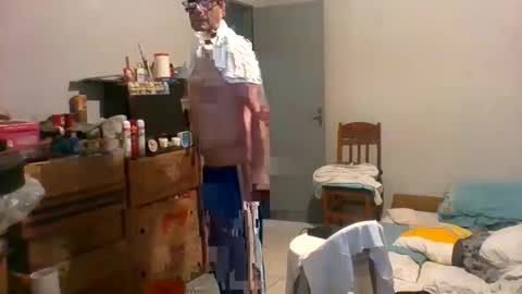 Snapshot of machoalex chatting on June 1, 5:53 am MACHOLIVRE online show from June 1, 5:53 am