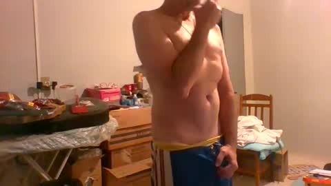 Snapshot of machoalex chatting on June 8, 5:08 am MACHOLIVRE online show from June 8, 5:08 am