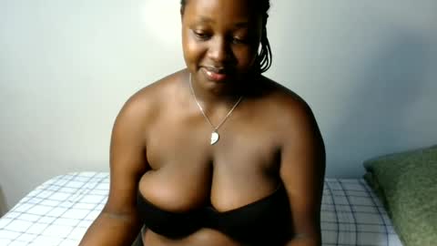 Snapshot of macie_smith chatting on March 19, 5:44 am smith online show from March 19, 5:44 am