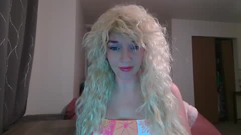Snapshot of maciimayy chatting on September 24, 2:37 am maciimayy online show from September 24, 2:37 am