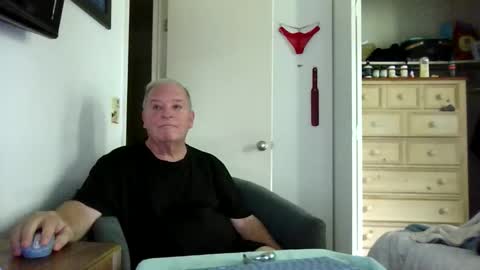 mackdocc001 online show from April 7, 3:56 pm