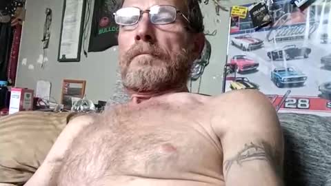 Snapshot of mackdog1369 chatting on April 22, 5:36 pm mackdog1369 online show from April 22, 5:36 pm