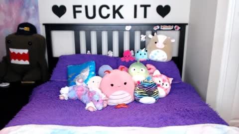 Mackenzie Wolfe online show from October 13, 2:55 am