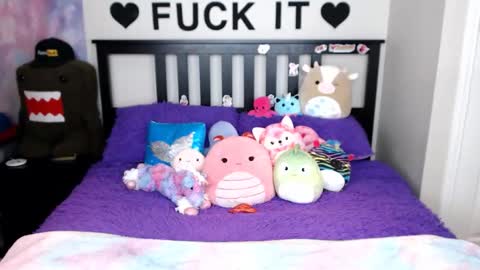 Mackenzie Wolfe online show from December 2, 4:51 am