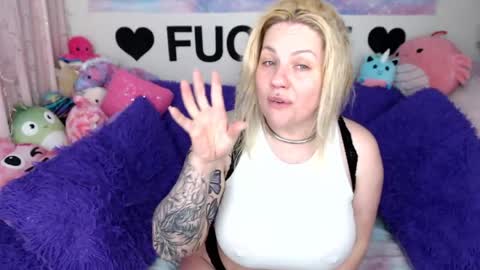 Mackenzie Wolfe online show from May 22, 4:08 am