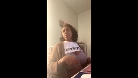 Snapshot of madam_glam chatting on December 16, 2:55 pm madam_glam online show from December 16, 2:55 pm