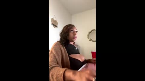 Snapshot of madam_glam chatting on February 11, 2:33 pm madam_glam online show from February 11, 2:33 pm