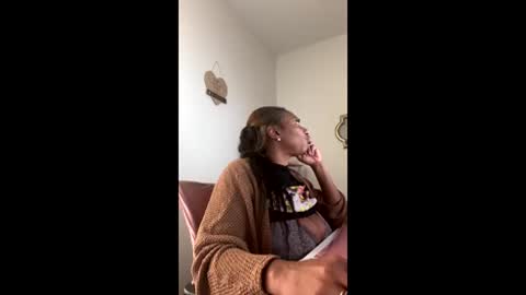 Snapshot of madam_glam chatting on February 19, 2:57 pm madam_glam online show from February 19, 2:57 pm