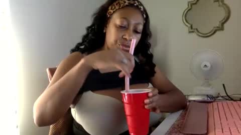 madam_glam online show from April 15, 3:52 pm