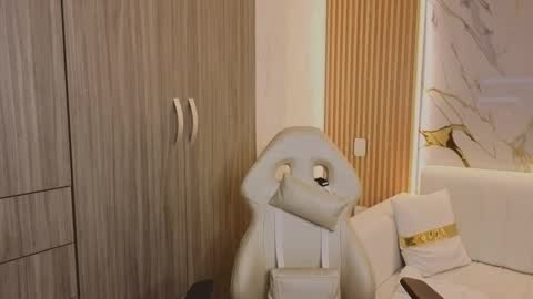 Madam Hott  online show from October 20, 3:40 am