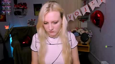 Snapshot of madam_ulis chatting on February 16, 10:44 am Ulis online show from February 16, 10:44 am