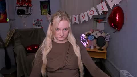 Snapshot of madam_ulis chatting on February 17, 1:40 pm Ulis online show from February 17, 1:40 pm
