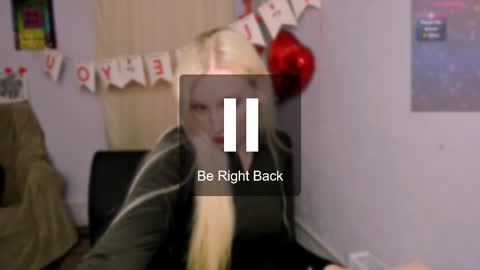 Snapshot of madam_ulis chatting on February 19, 11:39 am Ulis online show from February 19, 11:39 am