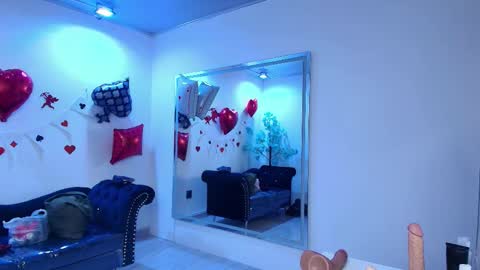 Snapshot of madame_scarllet chatting on February 15, 11:19 am Madame Scarllet online show from February 15, 11:19 am