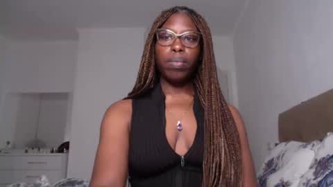 Snapshot of madamindigo chatting on February 17, 7:10 pm YourMadamIndigo online show from February 17, 7:10 pm