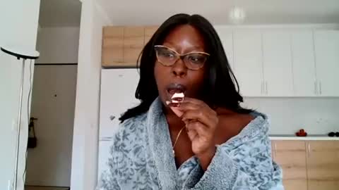 Snapshot of madamindigo chatting on September 10, 4:07 pm YourMadamIndigo online show from September 10, 4:07 pm