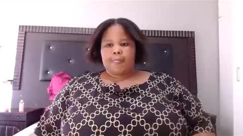 madamzee online show from December 7, 7:05 am