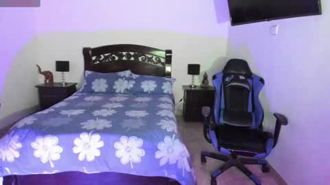 Snapshot of maddie_foxx chatting on January 19, 3:08 am Maddie online show from January 19, 3:08 am