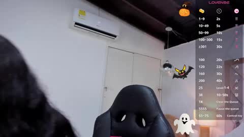 Maddie Grey online show from November 4, 4:06 pm