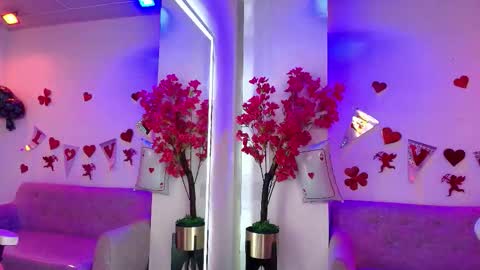 Snapshot of maddie_t18 chatting on February 12, 11:49 am maddie_t18 online show from February 12, 11:49 am