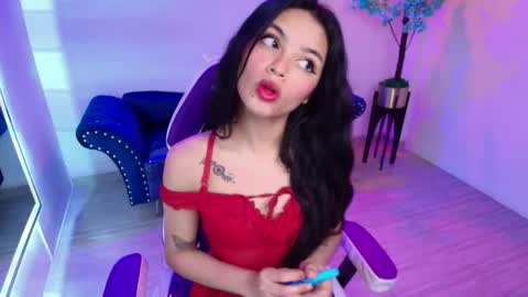 Snapshot of maddie_t18 chatting on April 25, 11:46 am maddie_t18 online show from April 25, 11:46 am