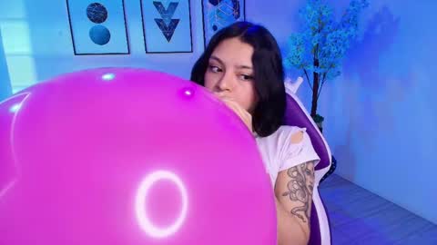 Snapshot of maddie_t18 chatting on May 12, 11:40 am maddie_t18 online show from May 12, 11:40 am