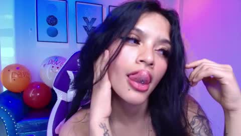 Snapshot of maddie_t18 chatting on May 16, 11:36 pm maddie_t18 online show from May 16, 11:36 pm