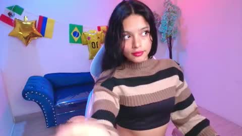 Snapshot of maddie_t18 chatting on June 19, 11:36 am maddie_t18 online show from June 19, 11:36 am