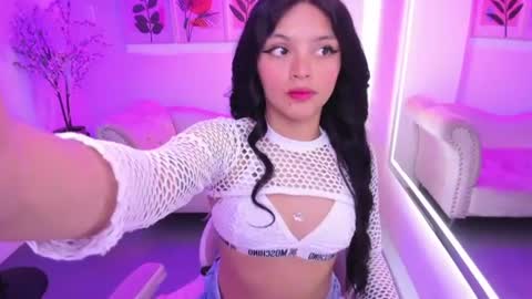 Snapshot of maddie_t18 chatting on July 15, 11:37 am maddie_t18 online show from July 15, 11:37 am