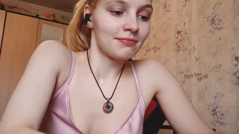 Snapshot of maddiecager chatting on March 2, 7:15 am Emma online show from March 2, 7:15 am