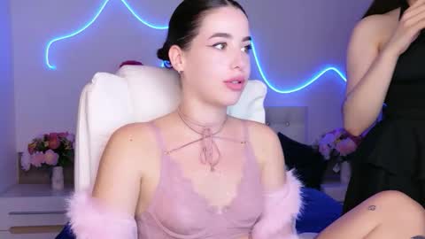 Snapshot of maddieperezz chatting on June 4, 4:24 pm maddieperezz online show from June 4, 4:24 pm