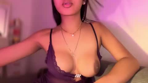 Snapshot of maddison_jade chatting on June 24, 7:46 pm maddison_jade online show from June 24, 7:46 pm