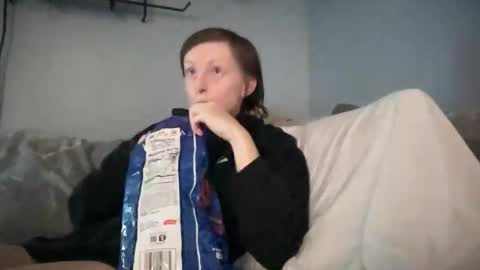 Snapshot of maddlips chatting on December 16, 10:15 pm Rat Boy online show from December 16, 10:15 pm