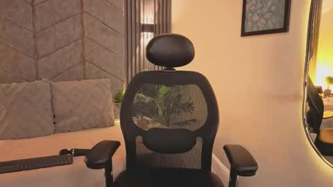 Snapshot of maddy1y_ chatting on November 18, 11:58 am maddy online show from November 18, 11:58 am