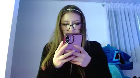 Snapshot of maddy_14 chatting on September 27, 12:54 pm Maddy UwU online show from September 27, 12:54 pm