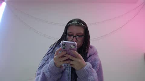 Snapshot of maddy_14 chatting on January 16, 4:11 pm Maddy UwU online show from January 16, 4:11 pm