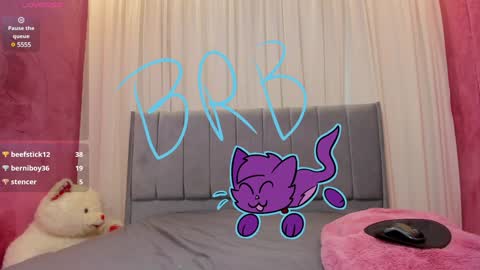 Maddy Please help me with your thumbs up its important online show from December 2, 11:29 pm