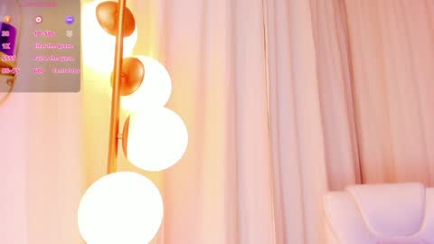 Maddy Please help me with your thumbs up its important online show from January 18, 11:33 pm