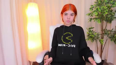 Maddy Please help me with your thumbs up its important online show from February 19, 7:17 am